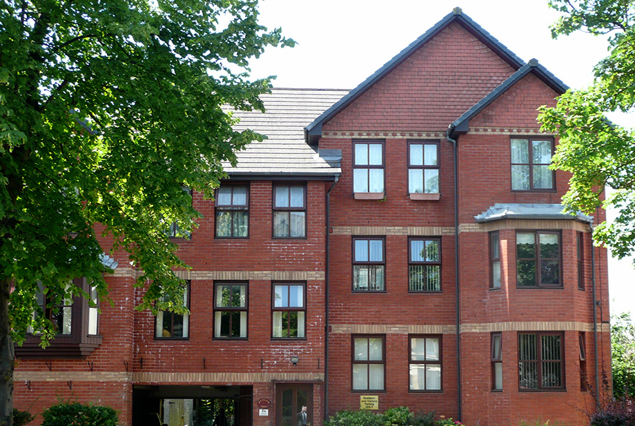 <strong>Caerau Crescent Flats<span><b>in</b>Residential </span></strong><i>→</i>